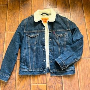 Womens Levi trucker lined jacket